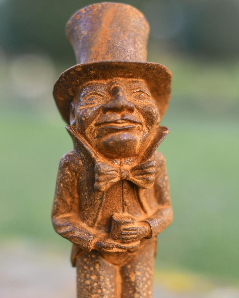 Close-Up of Facial Detail and Expression on Old Codger Sculpture