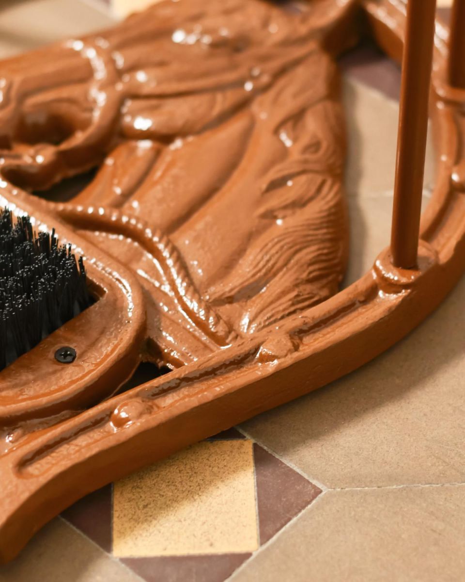 Close-Up of Rustic Finish on Two-in-One Horse Head Boot Scraper & Wellie Rack