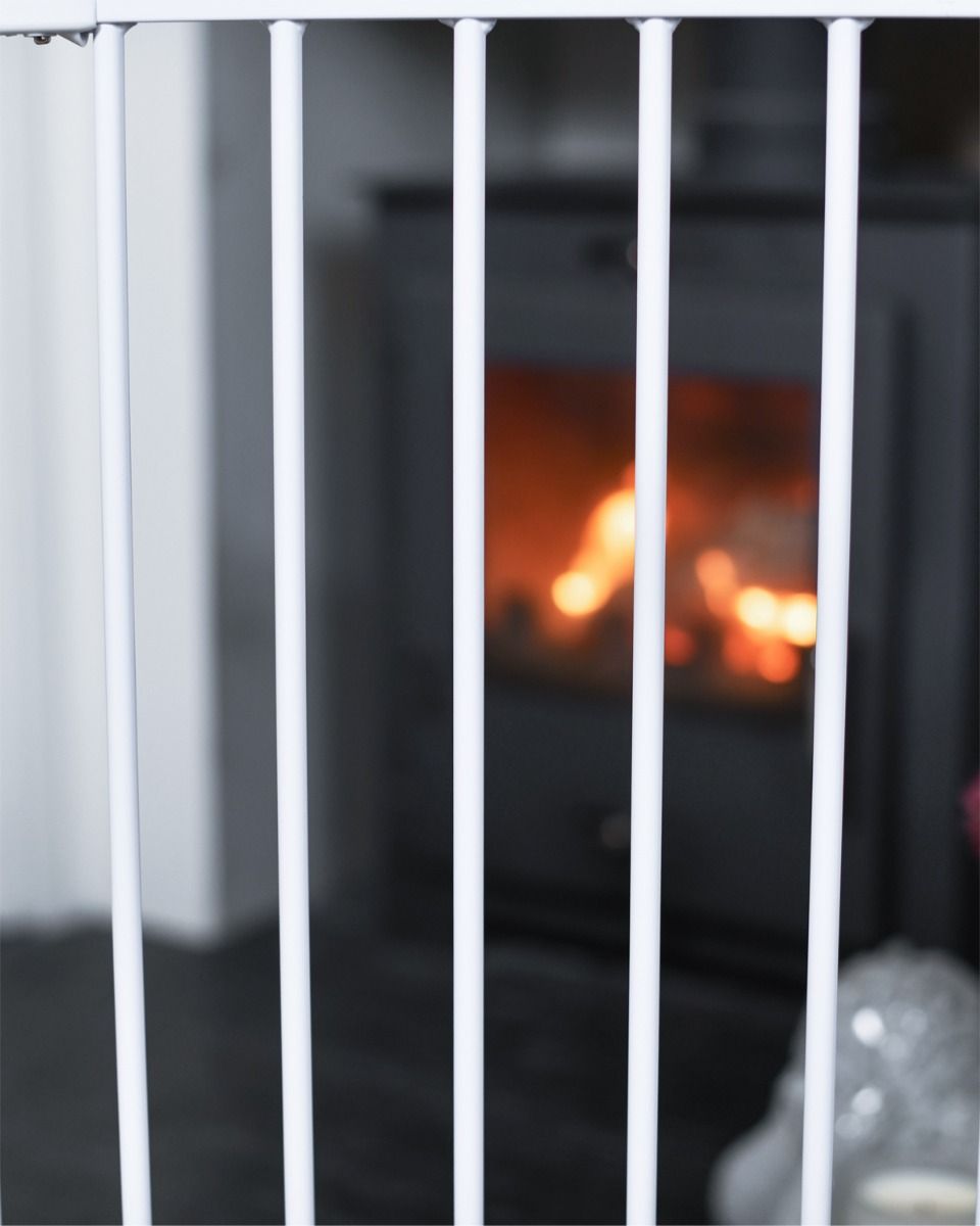 Bars on Nursery Guard Conforms to safety standard - EN1930:2011