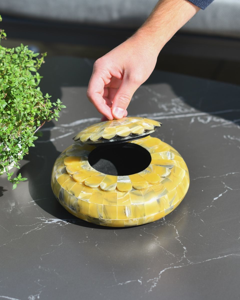 Scale image of elegant trinket bowl