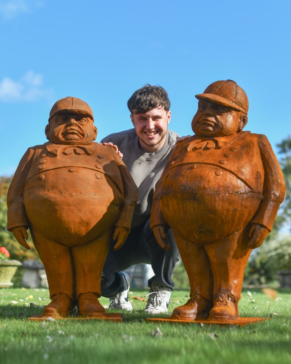 Scale image of tweedledee and tweedledum outdoor sculptures