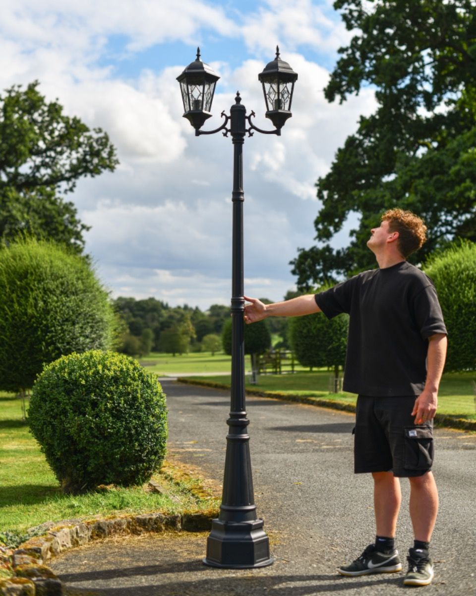 Scale of "Lord Dartmoor" Double-Headed Victorian Lamp Post