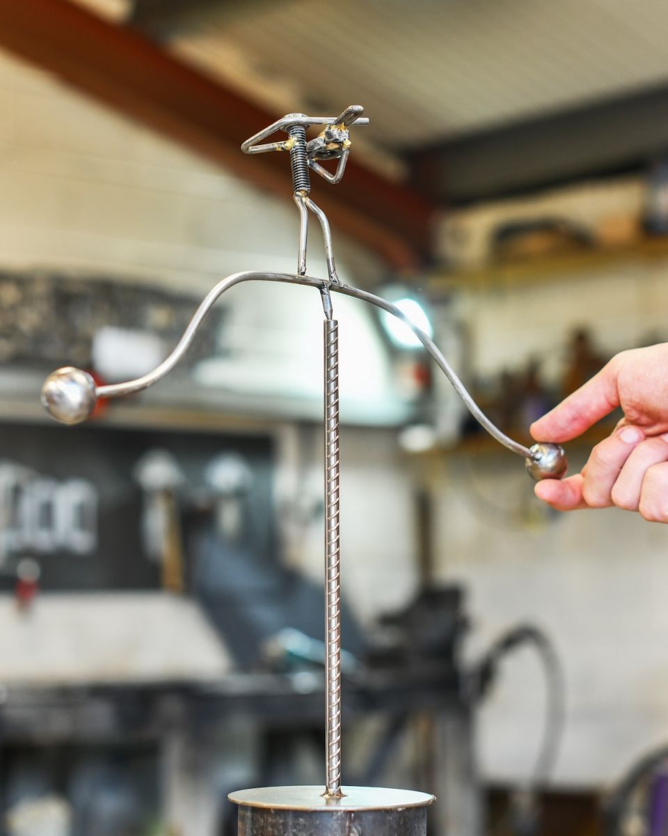 Scale image of Recycled Metal Violinist Sculpture