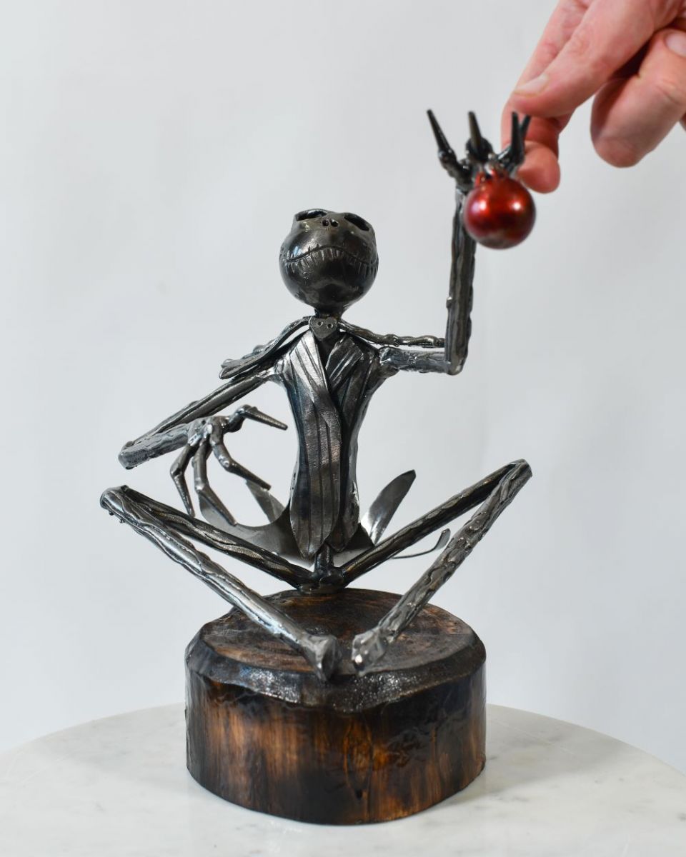 Scale image of The Sitting Pumpkin King Sculpture