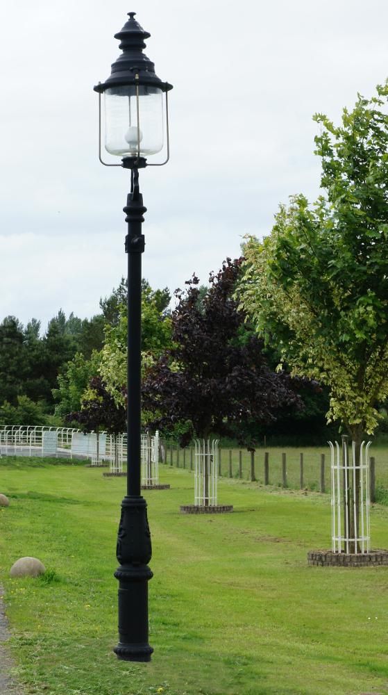 "Belgravia" Extra Large Lamp Post & Lantern in Situ