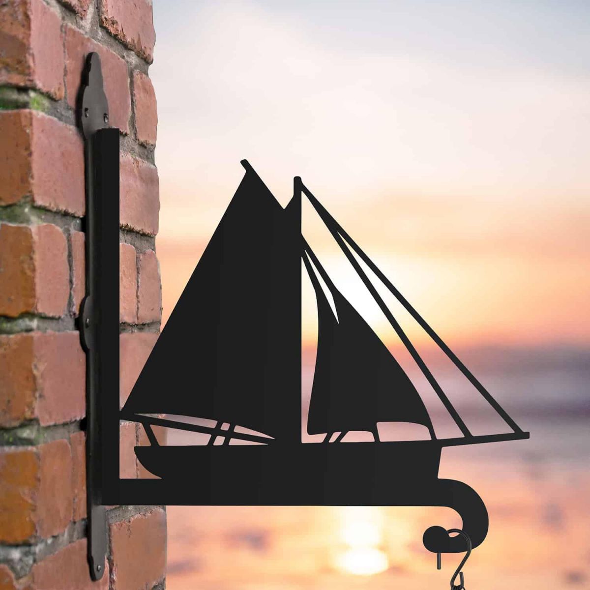 Steel Hanging Basket Bracket with Cutter Ship Topper