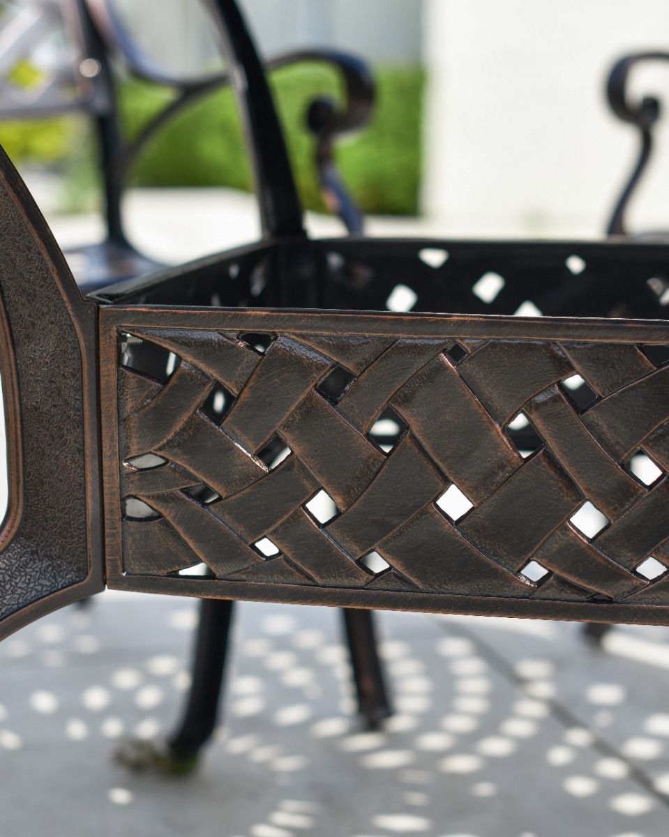 Close up of the lattice pattern design on the base of the table