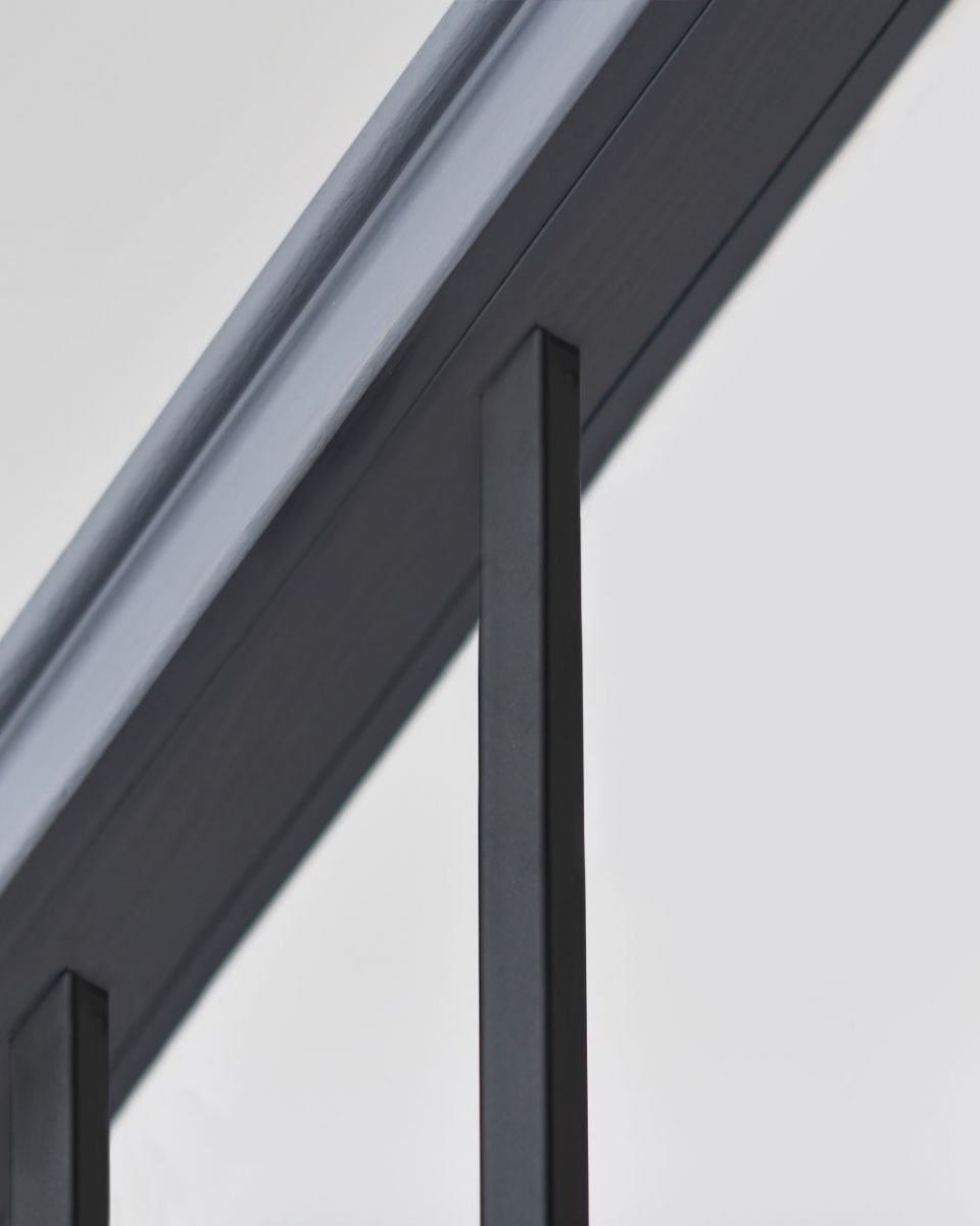 Spindle Top in Situ on Stairs