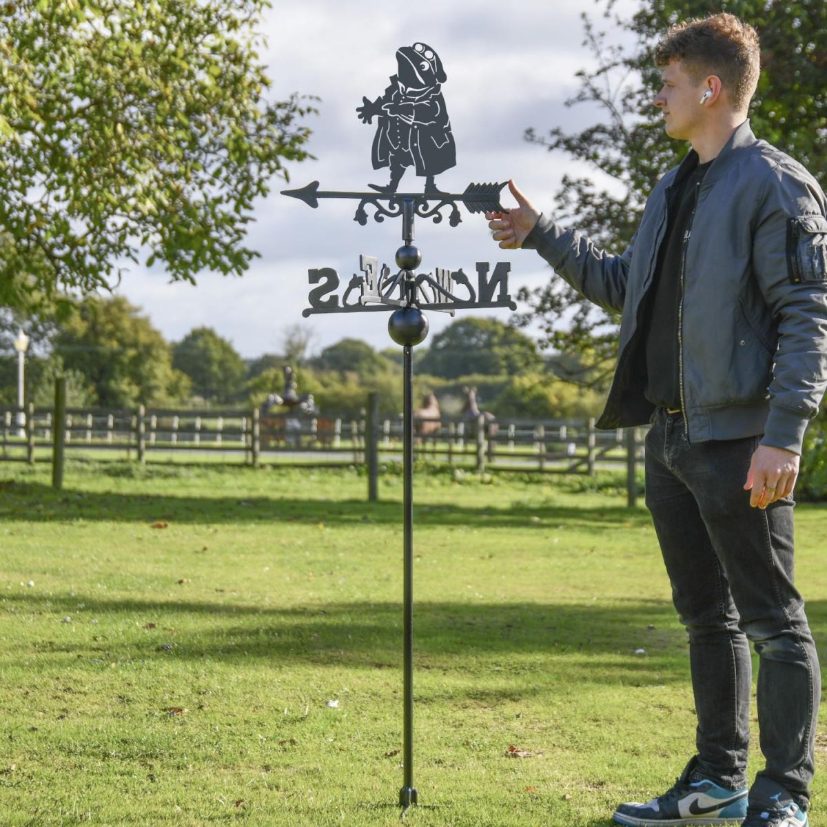 Mr Toad Free Standing Weathervane to Scale