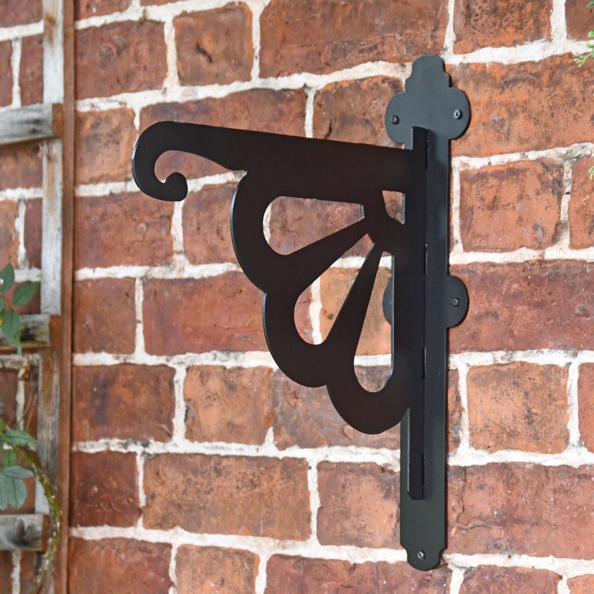 Clam Design Heavy Duty Iron Hanging Basket Bracket Finished in Black