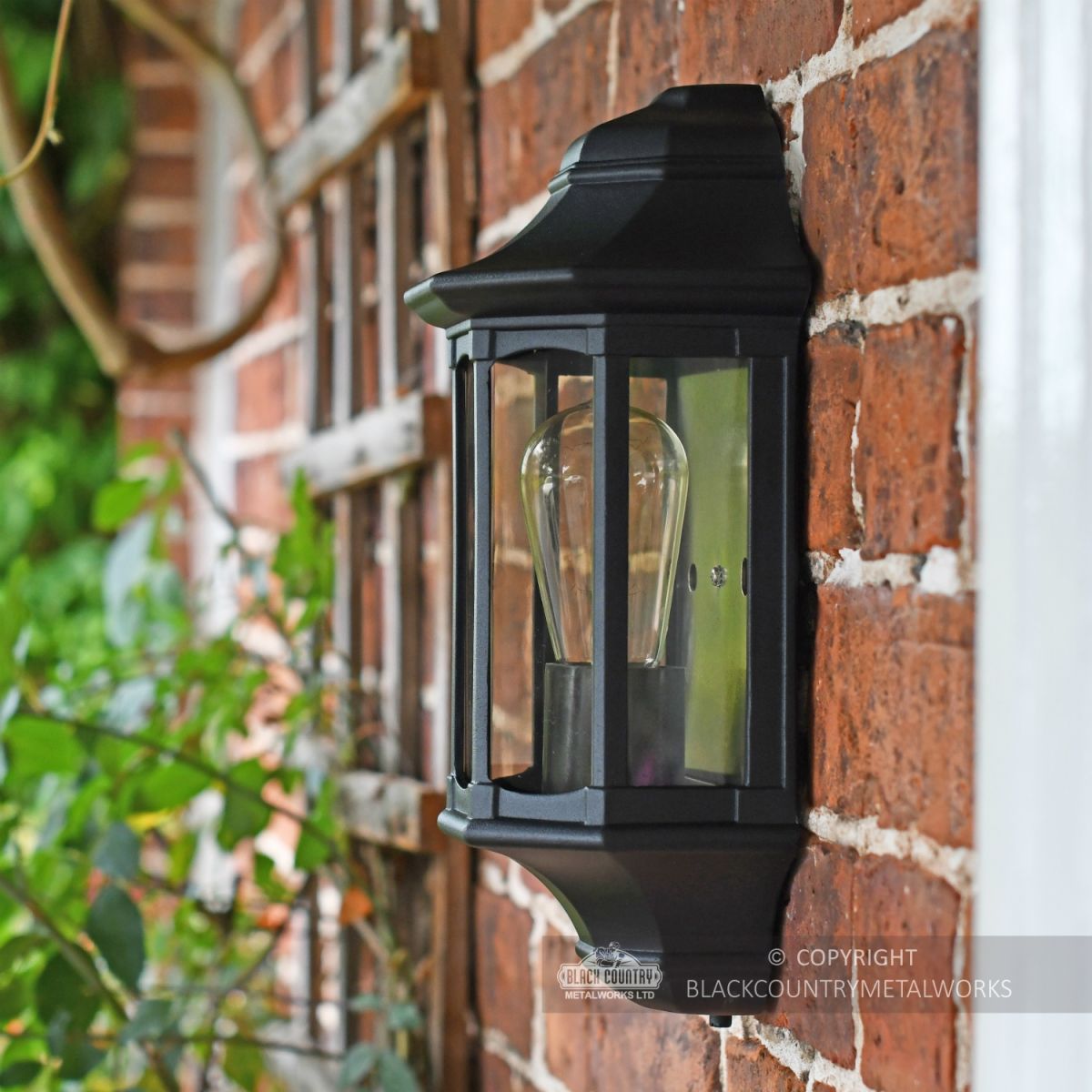 “Rookcliff Hall” Traditional Black Porch Light 