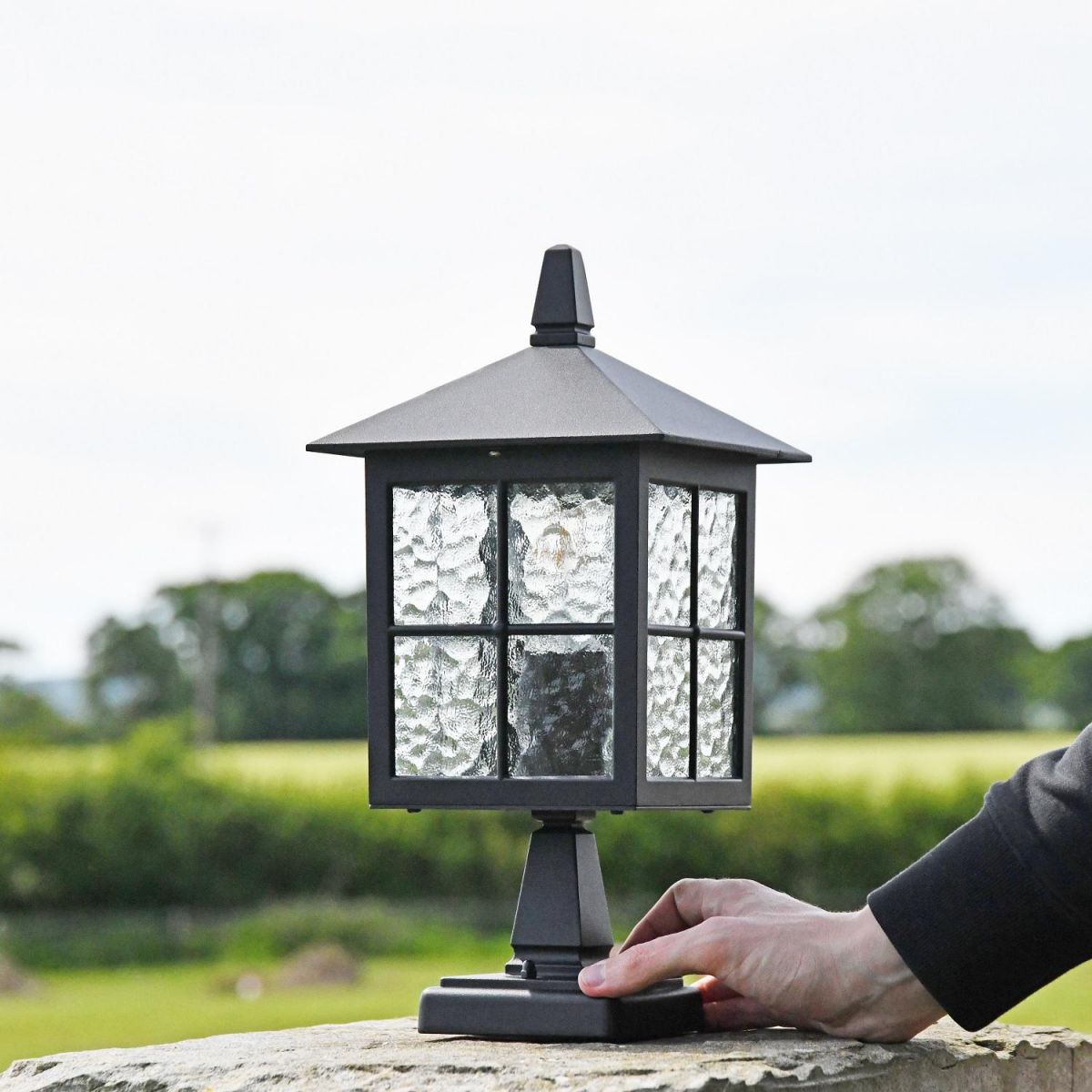 Traditional square window style pillar light