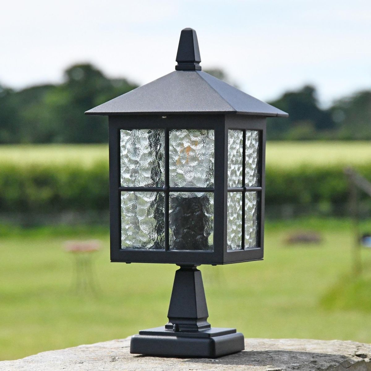Window pillar light with texture panes 