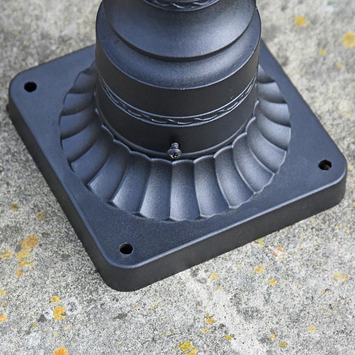 Ornate Base on the Pillar Light