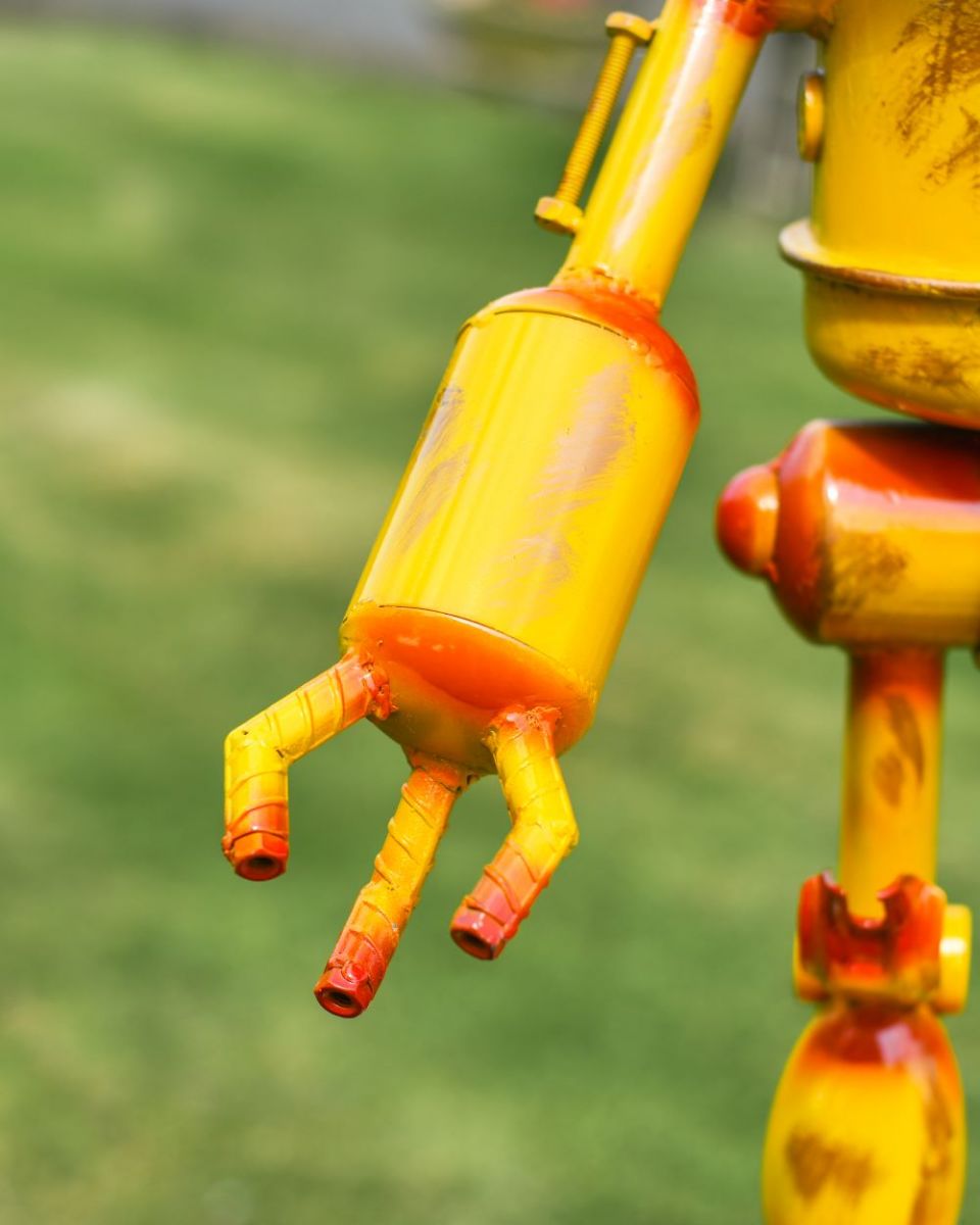 Close up of yellow robot hand