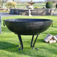 80cm Kadai Bowl in garden setting 
