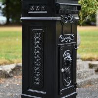 Close-up of Stunning Detail & Lion Motif 