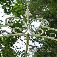 Detailed image of finial on top of archway