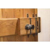 Beaufort Octagonal Centre Door Knob in Situ on a rim lock