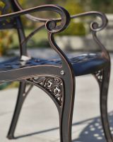 detailed close up of leg detail on outdoor dining chair