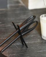Close-Up of Looped Handles & "X" Shaped Stand