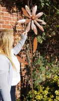 Rustic Daisy Metal Garden Flower Support