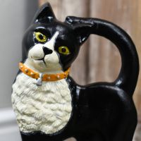 Hand Painted Door Stop close up of cats face