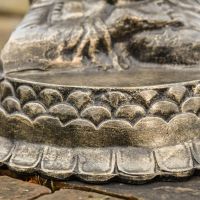 Close-Up of Bottom Detailing