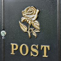 Close up of "Gold Rose" Motif 
