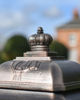 Details at the top of the “Raventree” Deluxe Copper Finish Camden Free Standing Post Box 