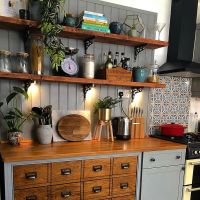 Scroll Design Shelf Bracket in Kitchen