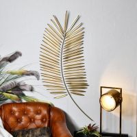 Geometric Steel Pineapple Wall Art in Use inside the House Close-up of the Gold Leaves on the Wall Art 