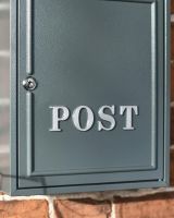 Close-Up of Lockable Front 