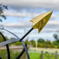 Close up of arrow 