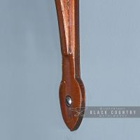 Arrow Shaped Ends on the Shelf Bracket