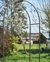 Floral Details Shown On The Corolla Natural Lacquer Rose Arch