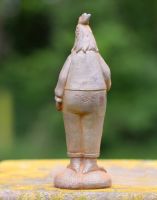 Details of Cast Iron Gardening Rooster Sculpture