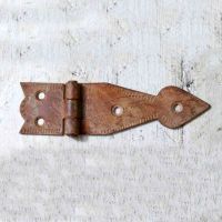  Iron "Spearhead" Hinge In A Rustic Finish