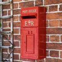 Red & Gold "Newland" Elizabeth Regina Post Box 