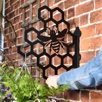 Honeycomb Hanging Basket Bracket in Situ
