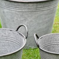 Close up of Metal Handles & Ridges 