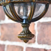 Close up of bottom finial 