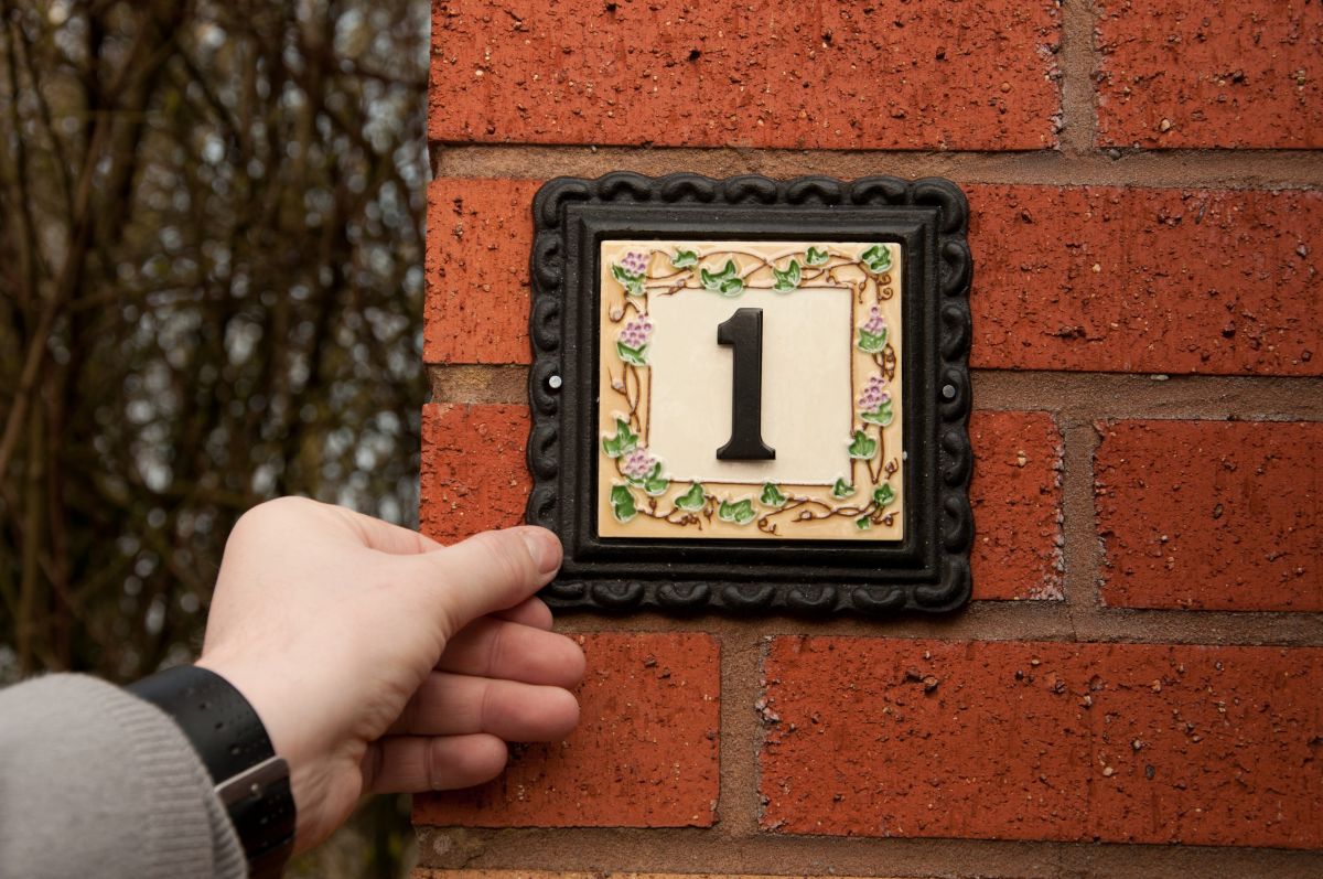 "Summer Grapes" Small Iron & Tile House Number "Summer Grapes" Small Iron & Tile House Number