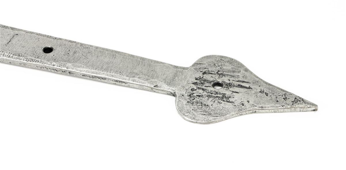 36" Pewter Hook & Band Tee Hinge Close-Up