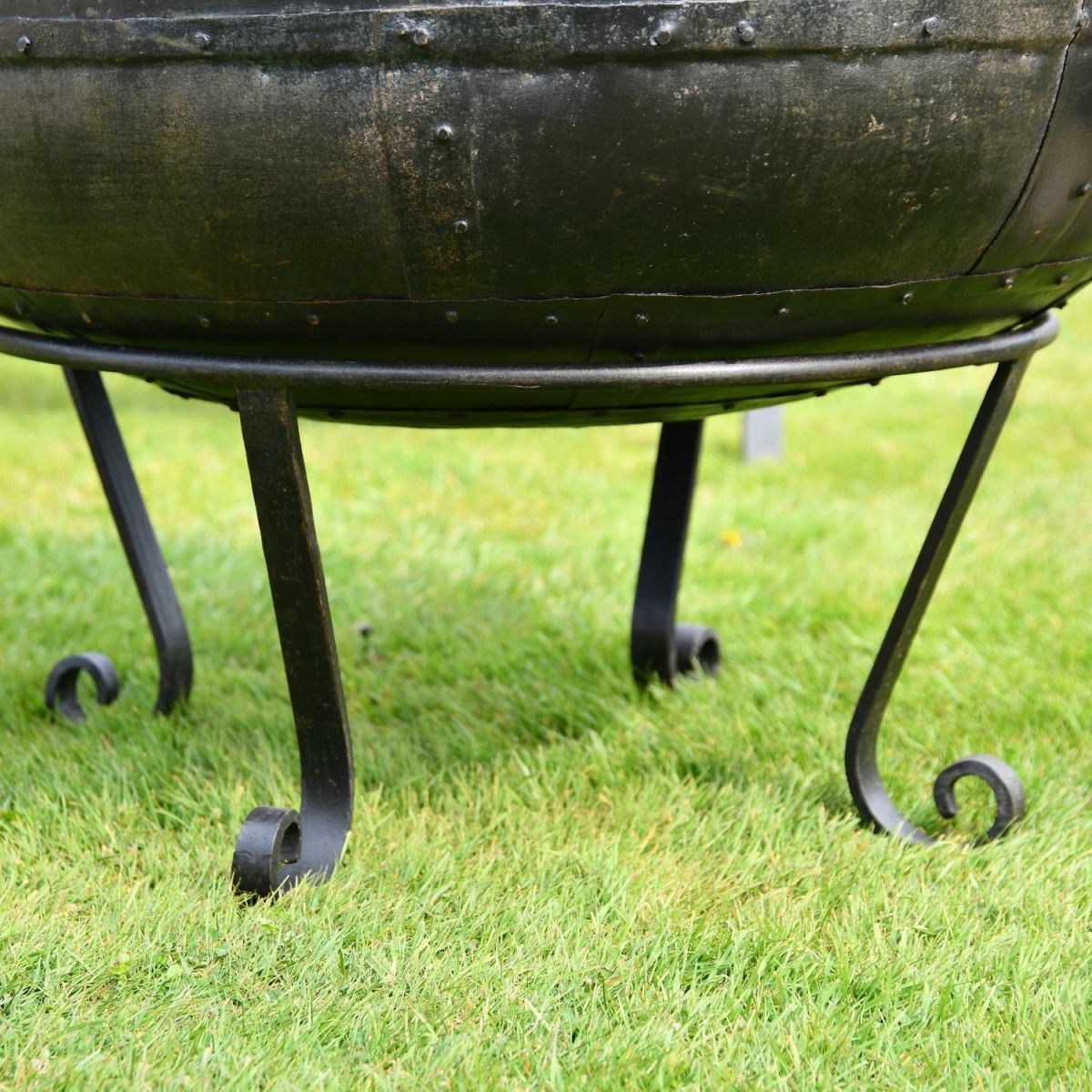 Close up of scroll stand legs 