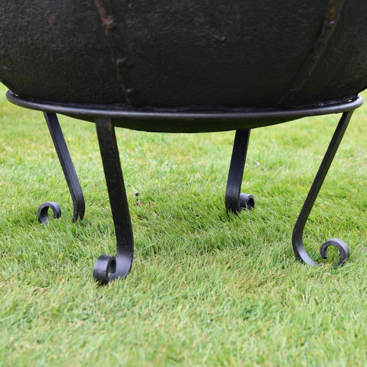 Close up of stand with scroll legs 