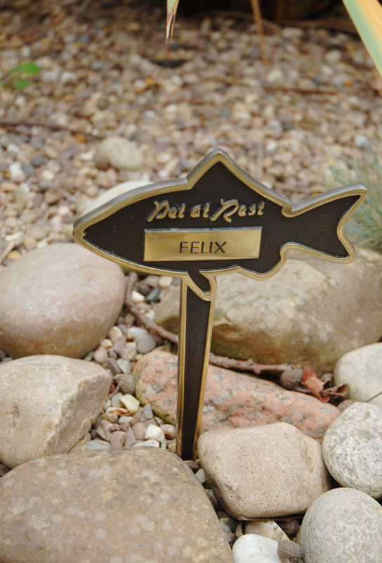 Pet Memorial - (Pet At Rest) - Brass Fish Spiked Pet Memorial - (Pet At Rest) - Brass Fish Spiked