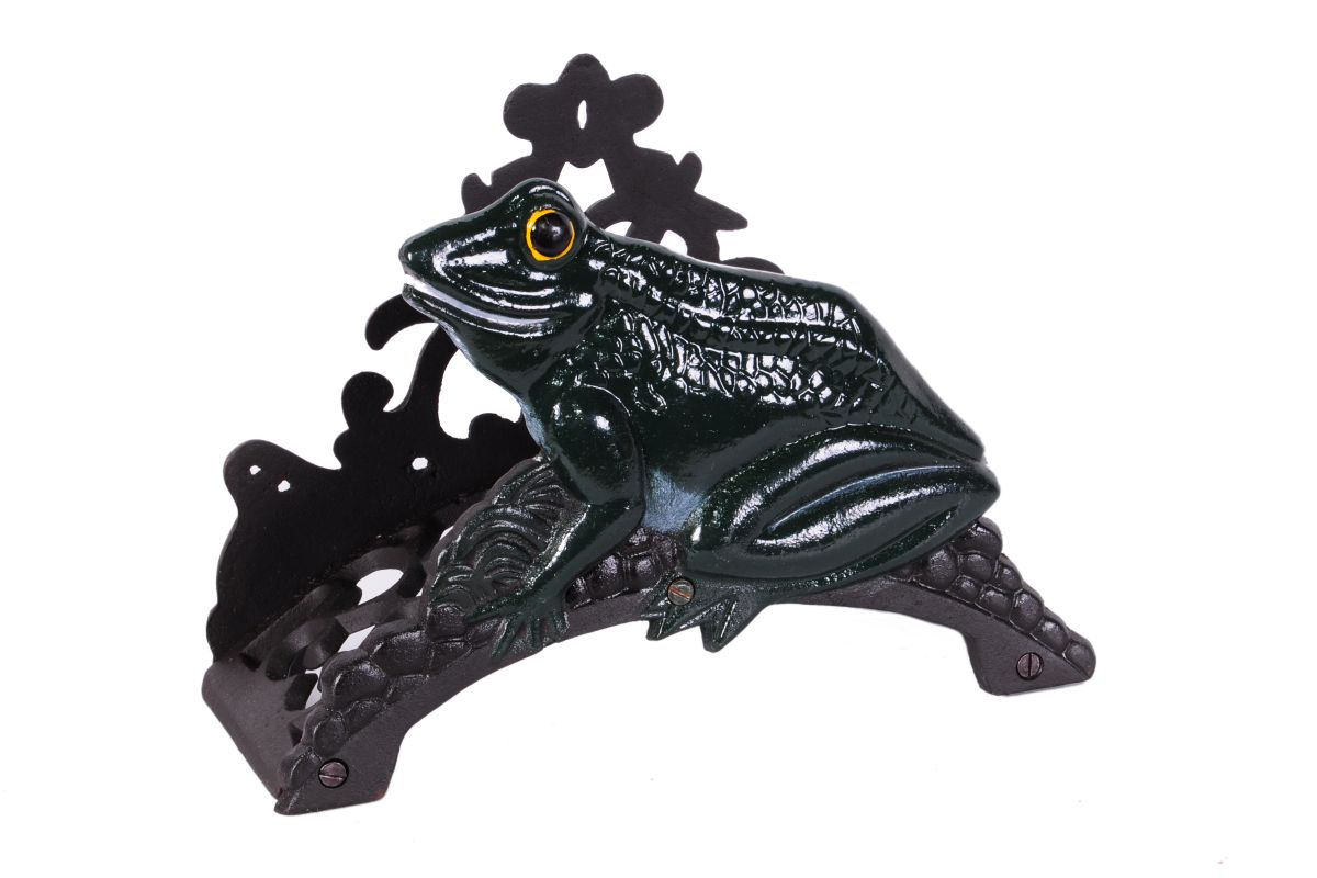 "Ferdinand Pond frog" Cast iron garden hose holder