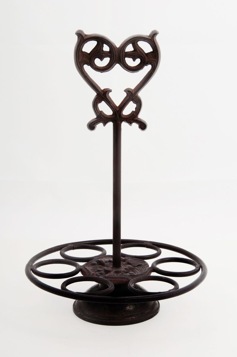 "Miss Edwina" rustic iron egg stand "Miss Edwina" rustic iron egg stand