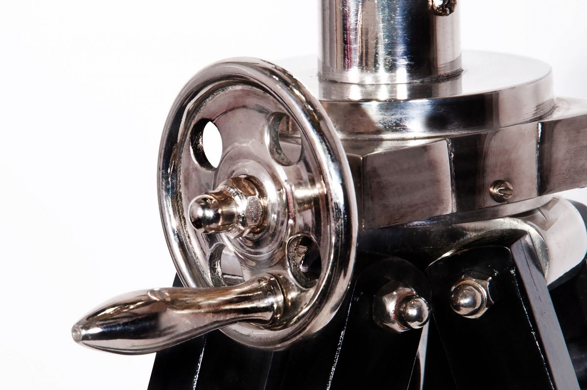 “Hollywood” Tripod Spot Light